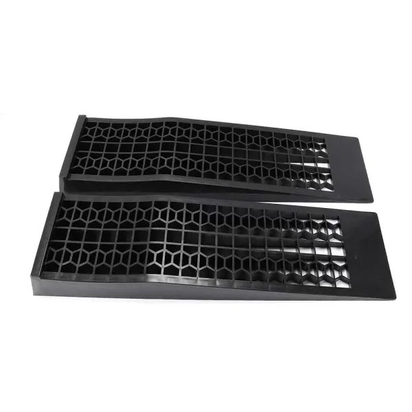 2 kusy vysokopevnostních plastových ramp pro auta 3000 kg Nové 2 kusy vysokopevnostních plastových ramp pro auta 3000 kg Nové