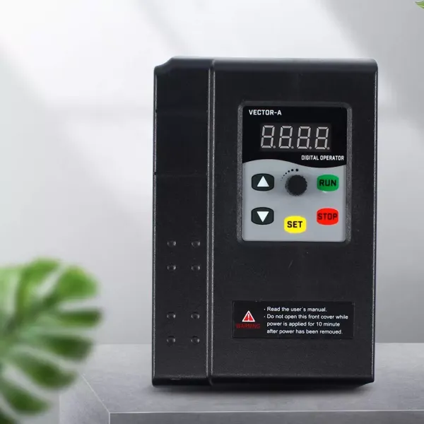 Jednofázový VFD frekvenční invertorový regulátor otáček 220V 2,2KW Kapacita měniče s proměnnou rychlostí nastavitelná pro vřetenový motor Jednofázový VFD frekvenční invertorový regulátor otáček 220V 2,2KW Kapacita měniče s proměnnou rychlostí nastavitelná pro vřetenový motor