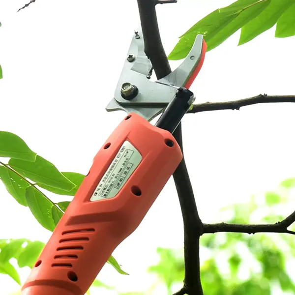 Elektrické nůžky na větve na 220 V s prodlužovacími tyčemi a rukojetí z tvrdé hliníkové slitiny Elektrické nůžky na větve na 220 V s prodlužovacími tyčemi a rukojetí z tvrdé hliníkové slitiny