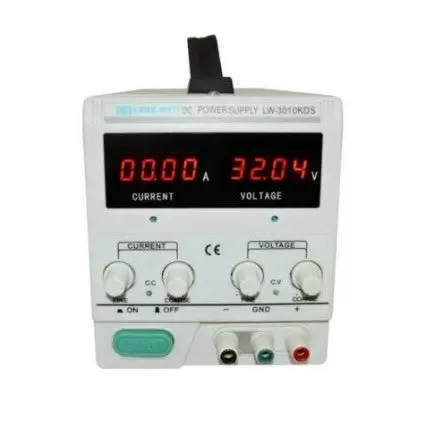 Nastavitelný laboratorní napájecí zdroj, 0-30V / 0-10A DC napájecí transformátor, stabilizovaný digitální displej, 220V ampérmetr