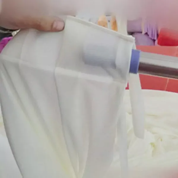 Bílý tylový závěs na okno - 3m x 3m