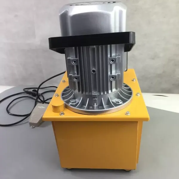 Elektrické hydraulické čerpadlo 750 W 0,6-5 l/min Elektrické hydraulické čerpadlo s ručním ventilem pro ovládání vratného oleje. Elektrické hydraulické čerpadlo 750 W 0,6-5 l/min Elektrické hydraulické čerpadlo s ručním ventilem pro ovládání vratného oleje.