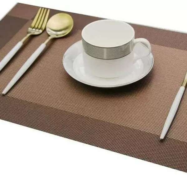 Prostírání Sada 4 ks protiskluzových omyvatelných 45 x 30 cm PVC protiskluzových tepelně odolných prostírání pro kuchyňskou restauraci (hnědá)