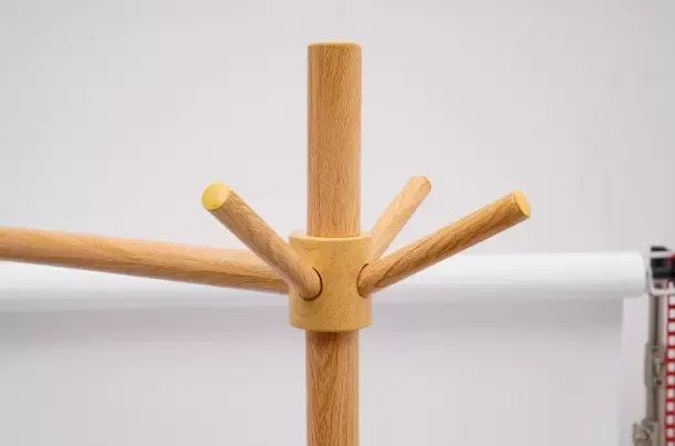 Módní věšáky, závěsné věšáky, věšáky moderního stylu