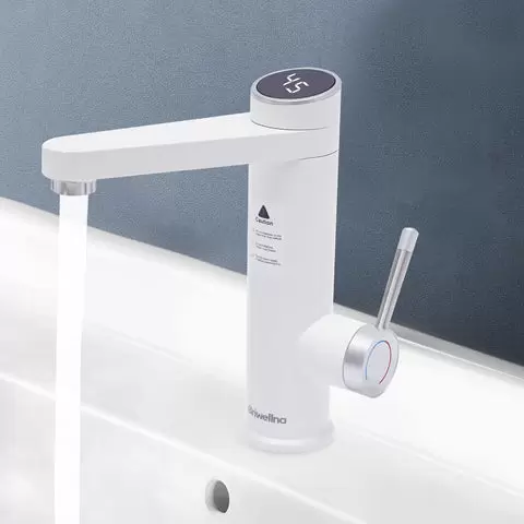Elektrická baterie s průtokovým ohřívačem vody