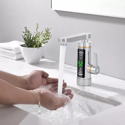 Baterie s 3000 W průtokovým ohřívačem vody - 360° otočná elektrická baterie