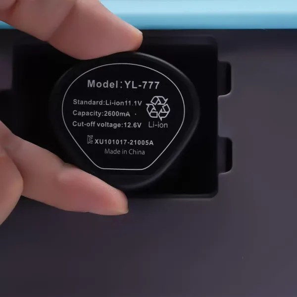 5litrový akumulátorový zahradní postřikovač s nabíječkou a dvěma 2600 mAh 12 V Li-ion akumulátory 5litrový akumulátorový zahradní postřikovač s nabíječkou a dvěma 2600 mAh 12 V Li-ion akumulátory