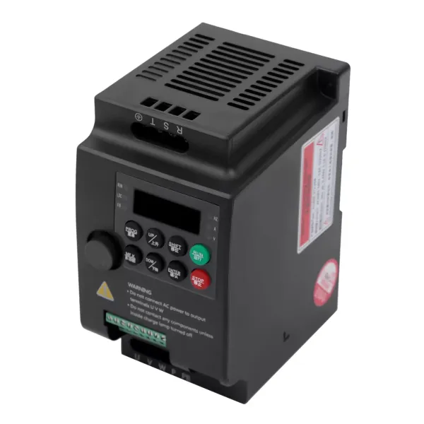 Mini VFD 380V Jednofázový/třífázový střídavý měnič Frekvenční měnič pro 2,2 kW třífázové motory Mini VFD 380V Jednofázový/třífázový střídavý měnič Frekvenční měnič pro 2,2 kW třífázové motory