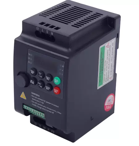 Pohon s proměnnou frekvencí, AC 220V/2,2KW 3HP 10A CNC VFD jednofázový na 3fázový převodník pro řízení rychlosti vřetenového motoru (jednofázový vstup, 3fázový výstup)